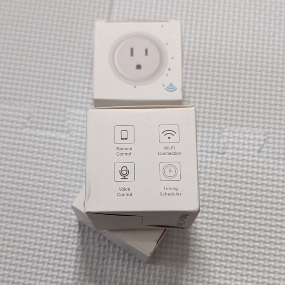 Bundle Of 3 Smart Wi-Fi Enabled Plugs wifi 2.4 Ghz - Picture 2 of 5